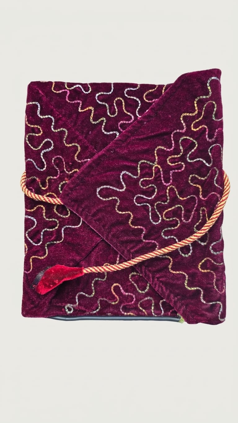 جزدان / غلاف - Embroiderd Qur'an Covers