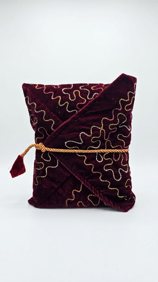 جزدان / غلاف - Embroiderd Qur'an Covers
