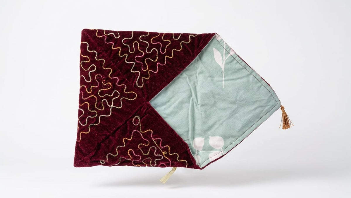 جزدان / غلاف - Embroiderd Qur'an Covers