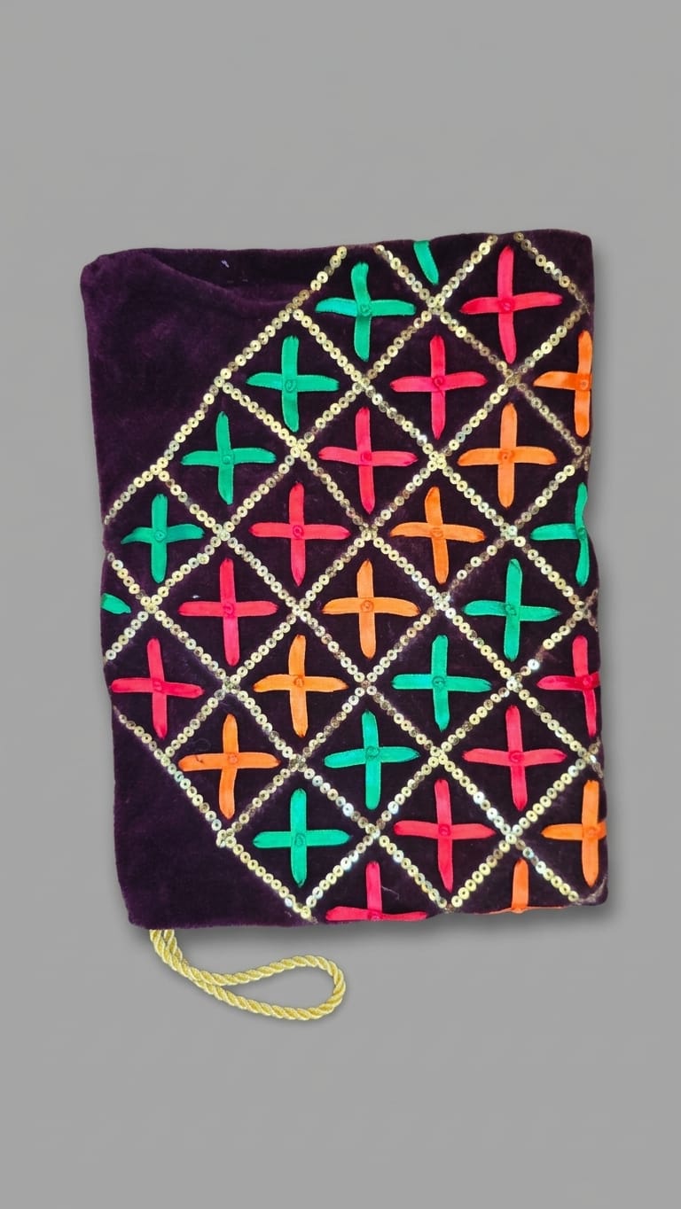 جزدان / غلاف - Embroiderd Qur'an Covers